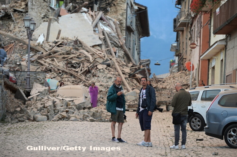 Oameni morti printre daramaturi si case distruse in totalitate. FOTO si VIDEO din Italia, din zonele afectate de seism - Imaginea 6