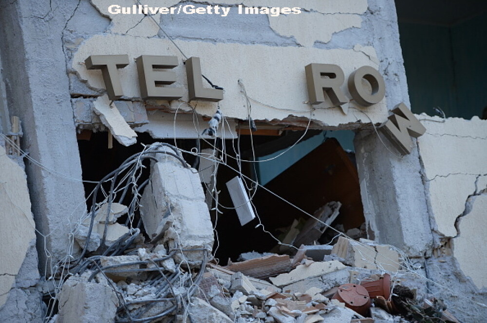 Oameni morti printre daramaturi si case distruse in totalitate. FOTO si VIDEO din Italia, din zonele afectate de seism - Imaginea 5