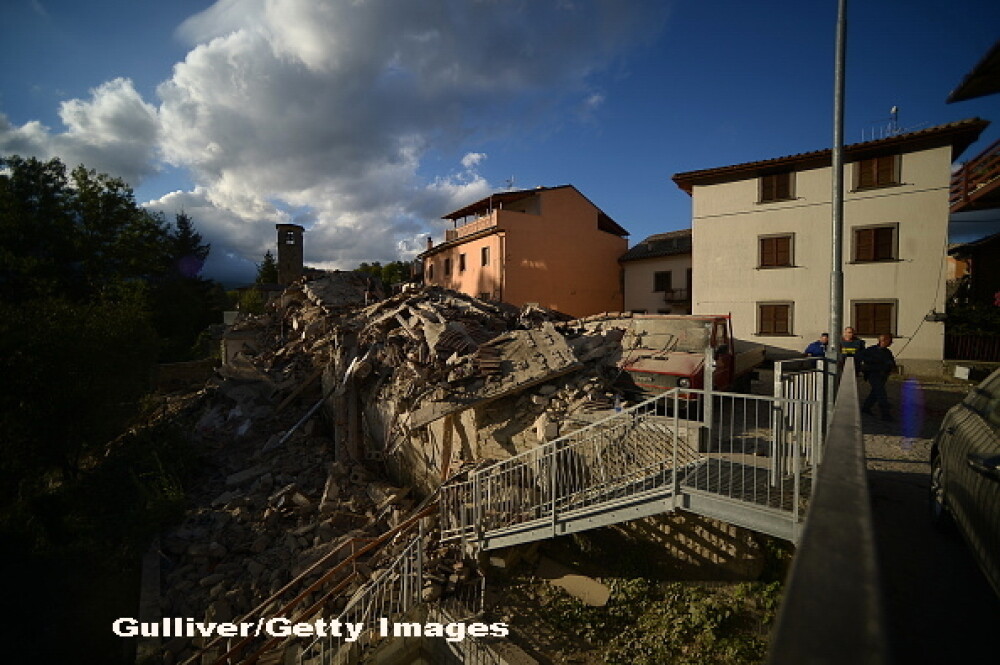 Oameni morti printre daramaturi si case distruse in totalitate. FOTO si VIDEO din Italia, din zonele afectate de seism - Imaginea 4