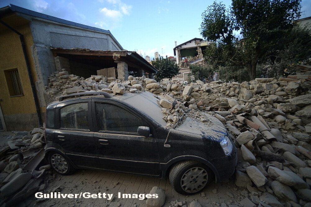 Oameni morti printre daramaturi si case distruse in totalitate. FOTO si VIDEO din Italia, din zonele afectate de seism - Imaginea 2