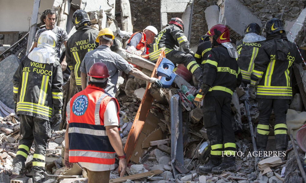 Cutremur in Italia: 159 de morti si sute de raniti. Armata a fost mobilizata pentru a ajuta persoanele afectate de seism - Imaginea 16