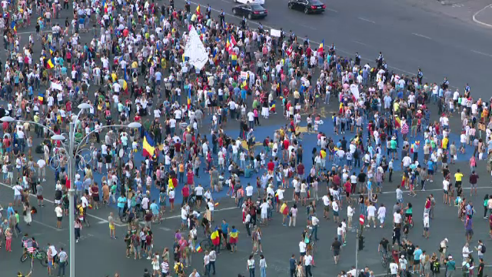 A treia zi de proteste în Piața Victoriei. Manifestația, încheiată cu un marș în Piata Universității. VIDEO - Imaginea 10