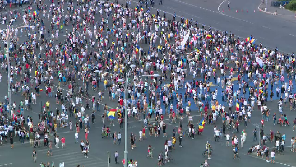 A treia zi de proteste în Piața Victoriei. Manifestația, încheiată cu un marș în Piata Universității. VIDEO - Imaginea 15