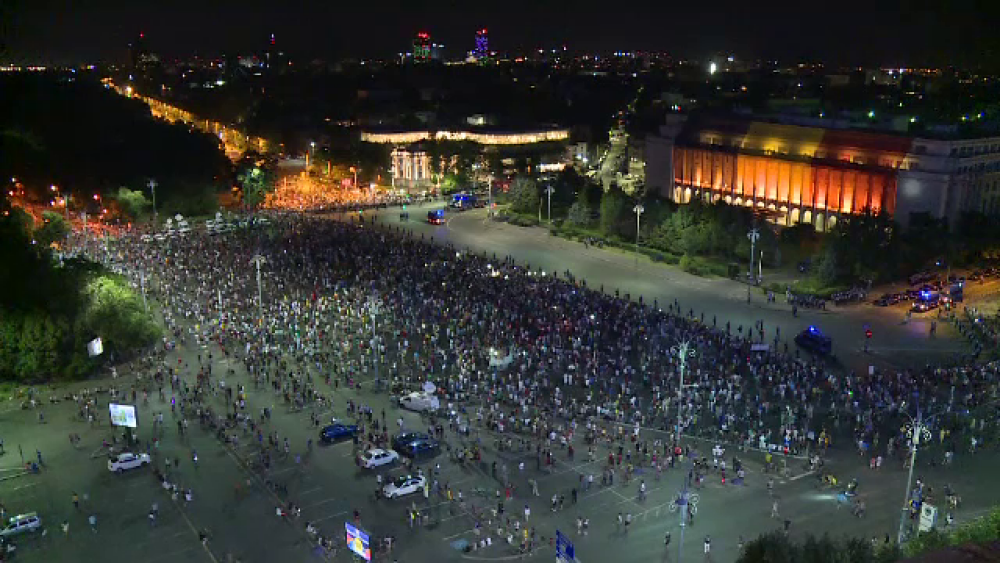 A treia zi de proteste în Piața Victoriei. Manifestația, încheiată cu un marș în Piata Universității. VIDEO - Imaginea 20