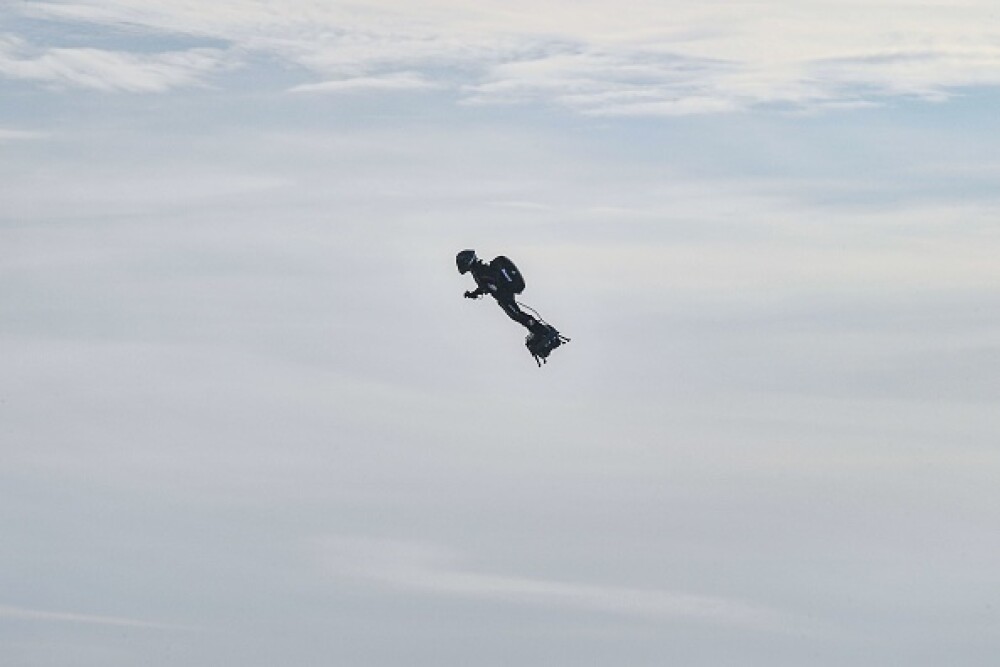 Performanță incredibilă: ”Omul zburător” a reușit să traverseze Canalul Mânecii - Imaginea 10