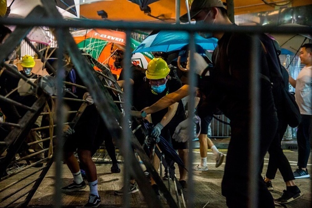 Proteste în Hong Kong. Poliția a folosit gaze lacrimogene împotriva manifestanților - Imaginea 3