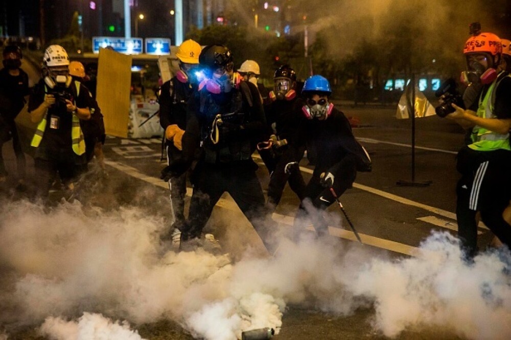 Proteste în Hong Kong. Poliția a folosit gaze lacrimogene împotriva manifestanților - Imaginea 13