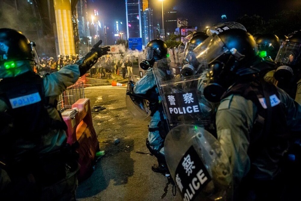 Proteste în Hong Kong. Poliția a folosit gaze lacrimogene împotriva manifestanților - Imaginea 12