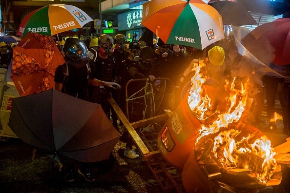 Proteste în Hong Kong. Poliția a folosit gaze lacrimogene împotriva manifestanților - Imaginea 16