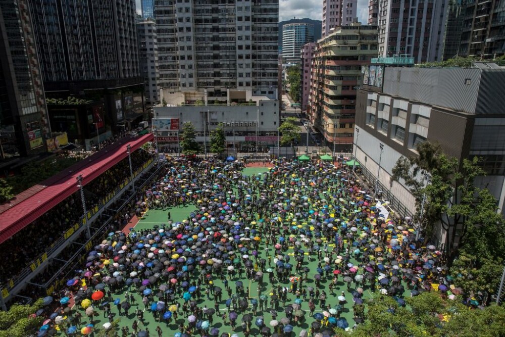 Proteste în Hong Kong. Poliția a folosit gaze lacrimogene împotriva manifestanților - Imaginea 18