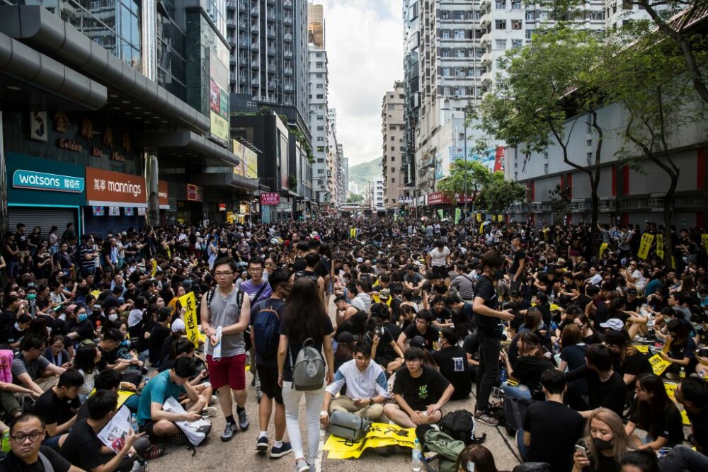 Proteste în Hong Kong. Poliția a folosit gaze lacrimogene împotriva manifestanților - Imaginea 19