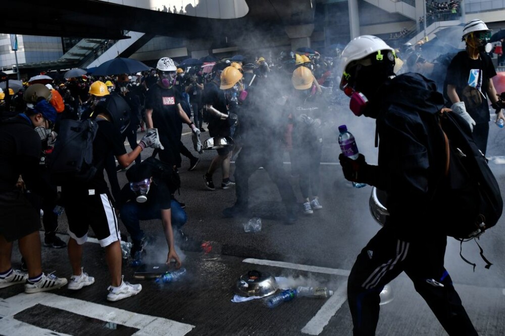 Proteste în Hong Kong. Poliția a folosit gaze lacrimogene împotriva manifestanților - Imaginea 20