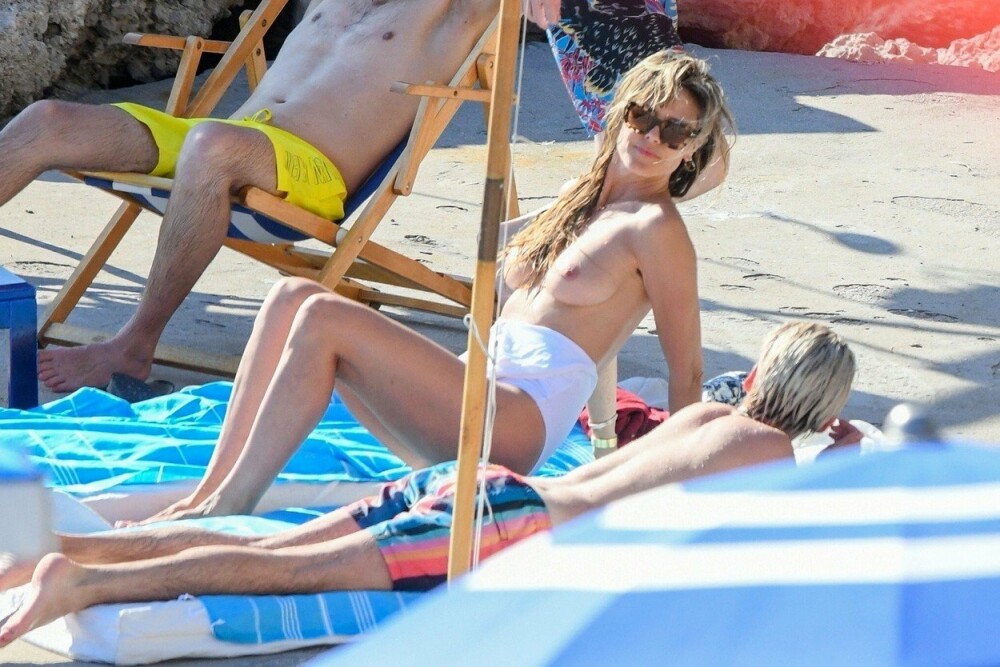 Heidi Klum, surprinsă făcând plajă topless în Capri, alături de noul ei soț. FOTO - Imaginea 5