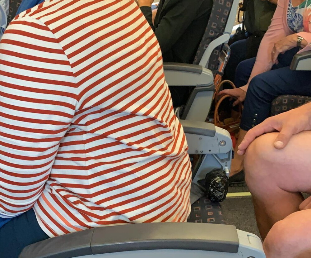 Scaune fără spătar într-un avion britanic. Imaginea virală surprinsă de o pasageră - Imaginea 2
