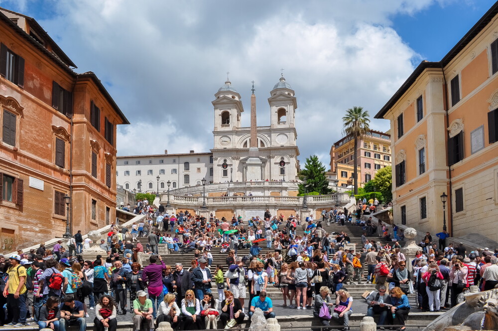 Turiştii nu mai au voie să se aşeze pe faimoasele Trepte Spaniole din Roma. Ce amenzi riscă - Imaginea 5