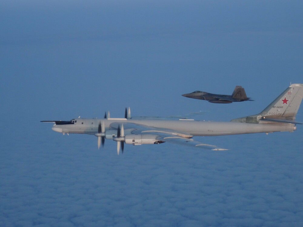 Avioane militare americane şi canadiene au interceptat două bombardiere ruseşti - Imaginea 1