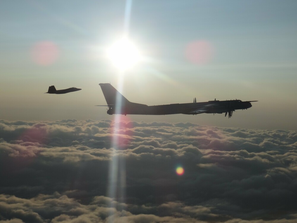 Avioane militare americane şi canadiene au interceptat două bombardiere ruseşti - Imaginea 4