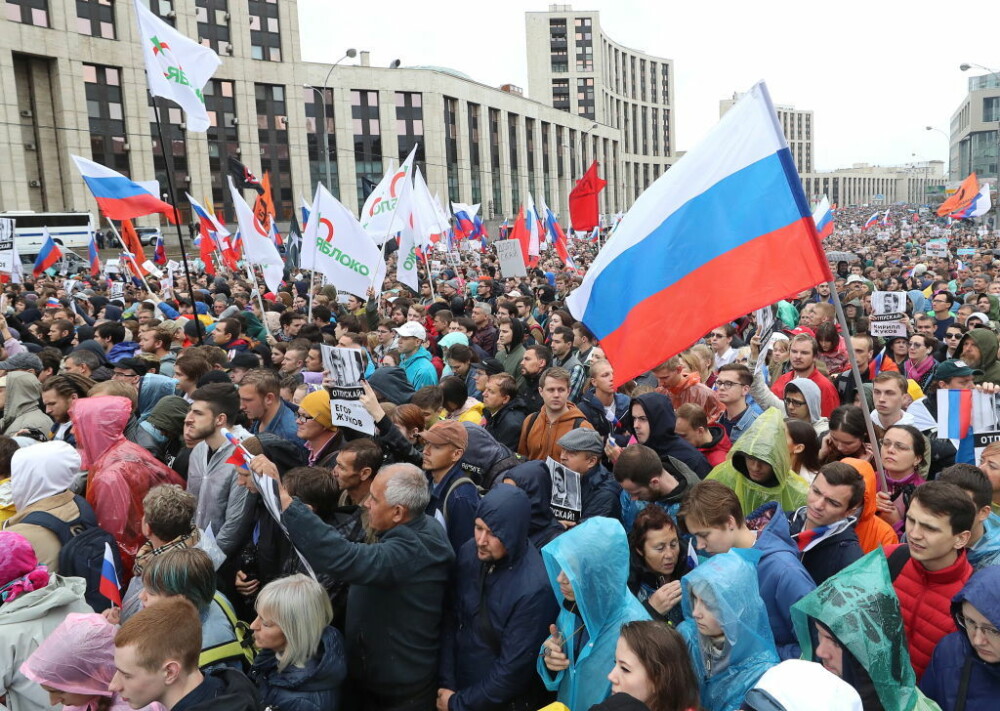 Zeci de mii de oameni, pe străzile din Moscova. Protestatarii cer alegeri libere - Imaginea 4