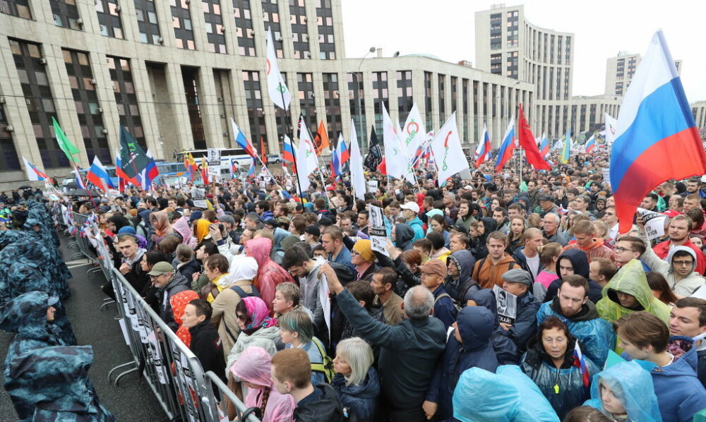 Zeci de mii de oameni, pe străzile din Moscova. Protestatarii cer alegeri libere - Imaginea 2