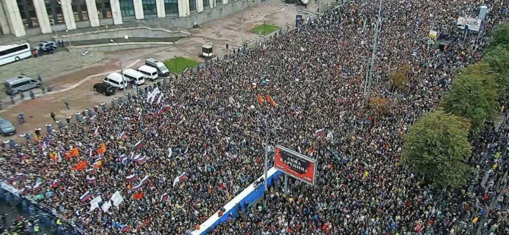 Zeci de mii de oameni, pe străzile din Moscova. Protestatarii cer alegeri libere - Imaginea 6