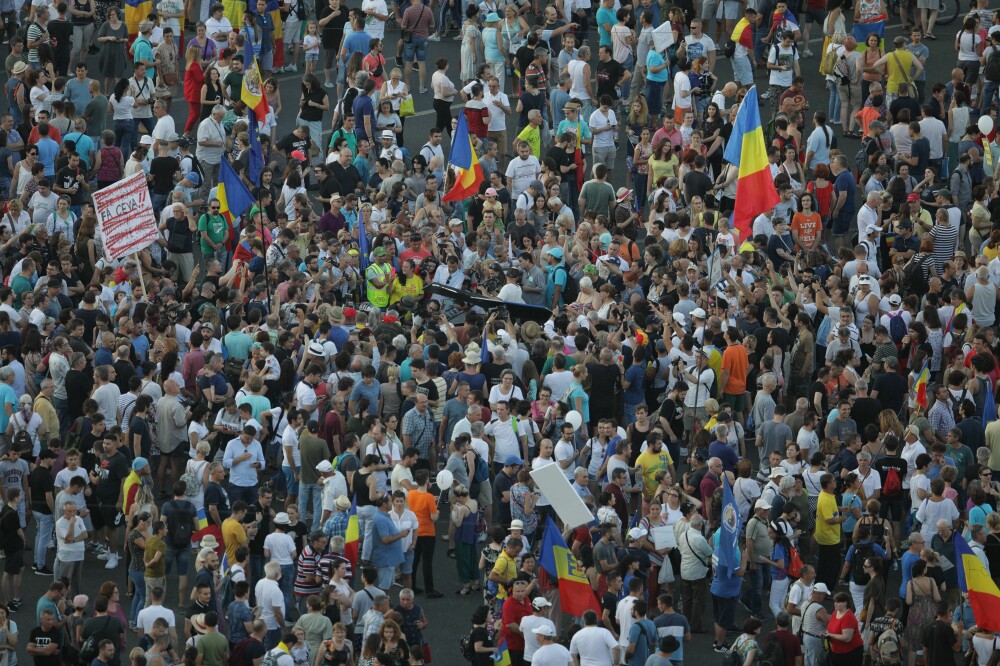 GALERIE FOTO cu protestul de pe 10 august din Piața Victoriei - Imaginea 8