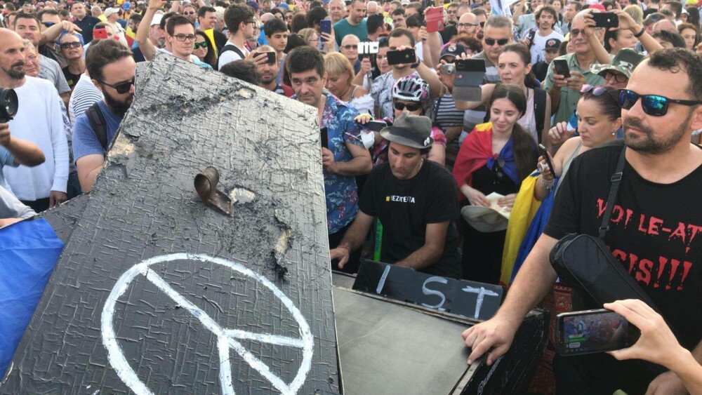 GALERIE FOTO cu protestul de pe 10 august din Piața Victoriei - Imaginea 5