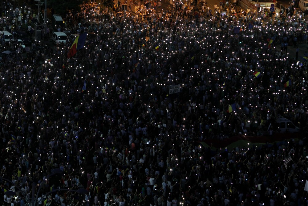 GALERIE FOTO cu protestul de pe 10 august din Piața Victoriei - Imaginea 13