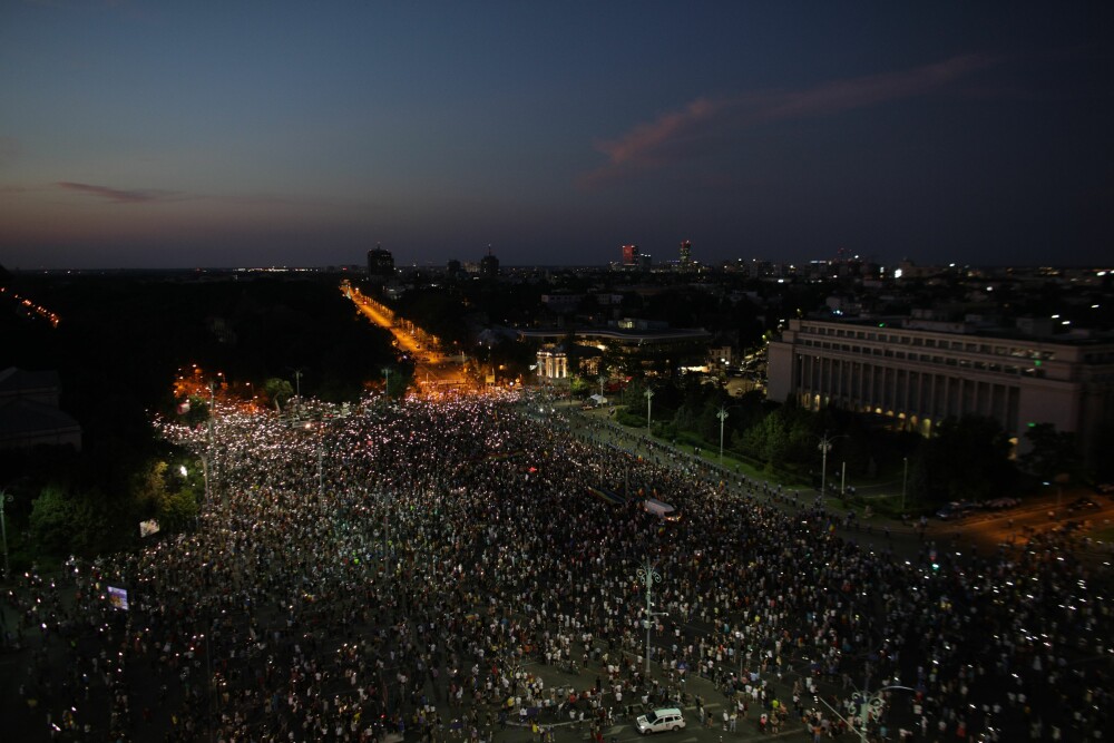 GALERIE FOTO cu protestul de pe 10 august din Piața Victoriei - Imaginea 14