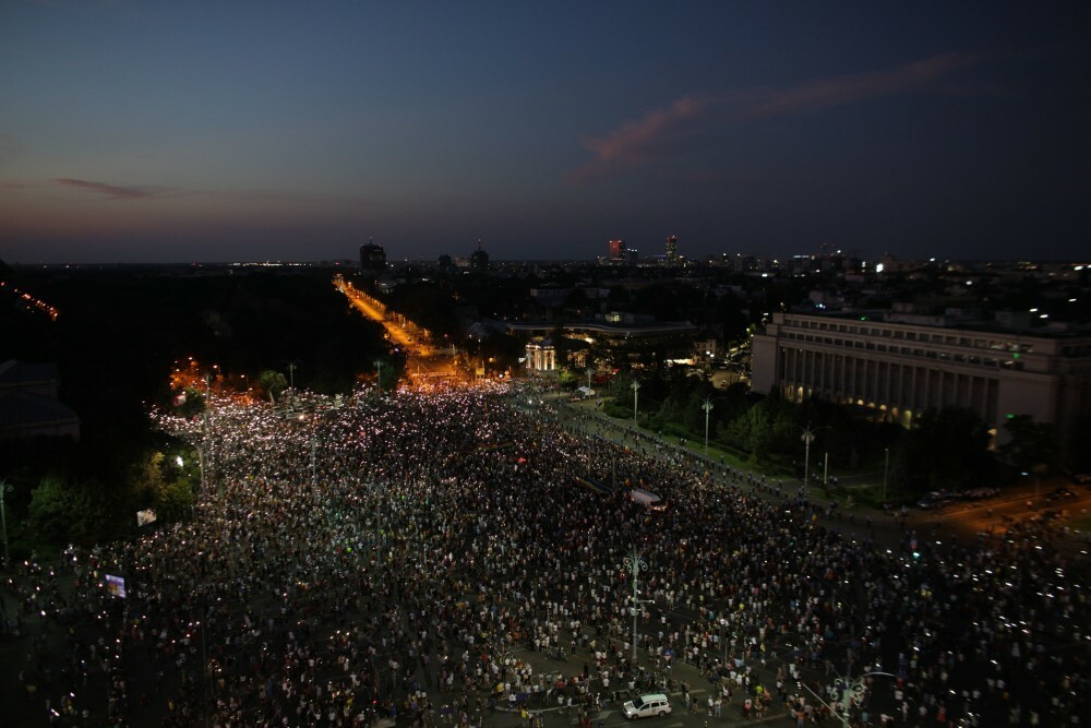 Manifestație în Piaţa Victoriei la cinci ani de la evenimetele din 10 august 2018. „Înlăcrimaţi, dar nu de la gaze” | FOTO - Imaginea 17