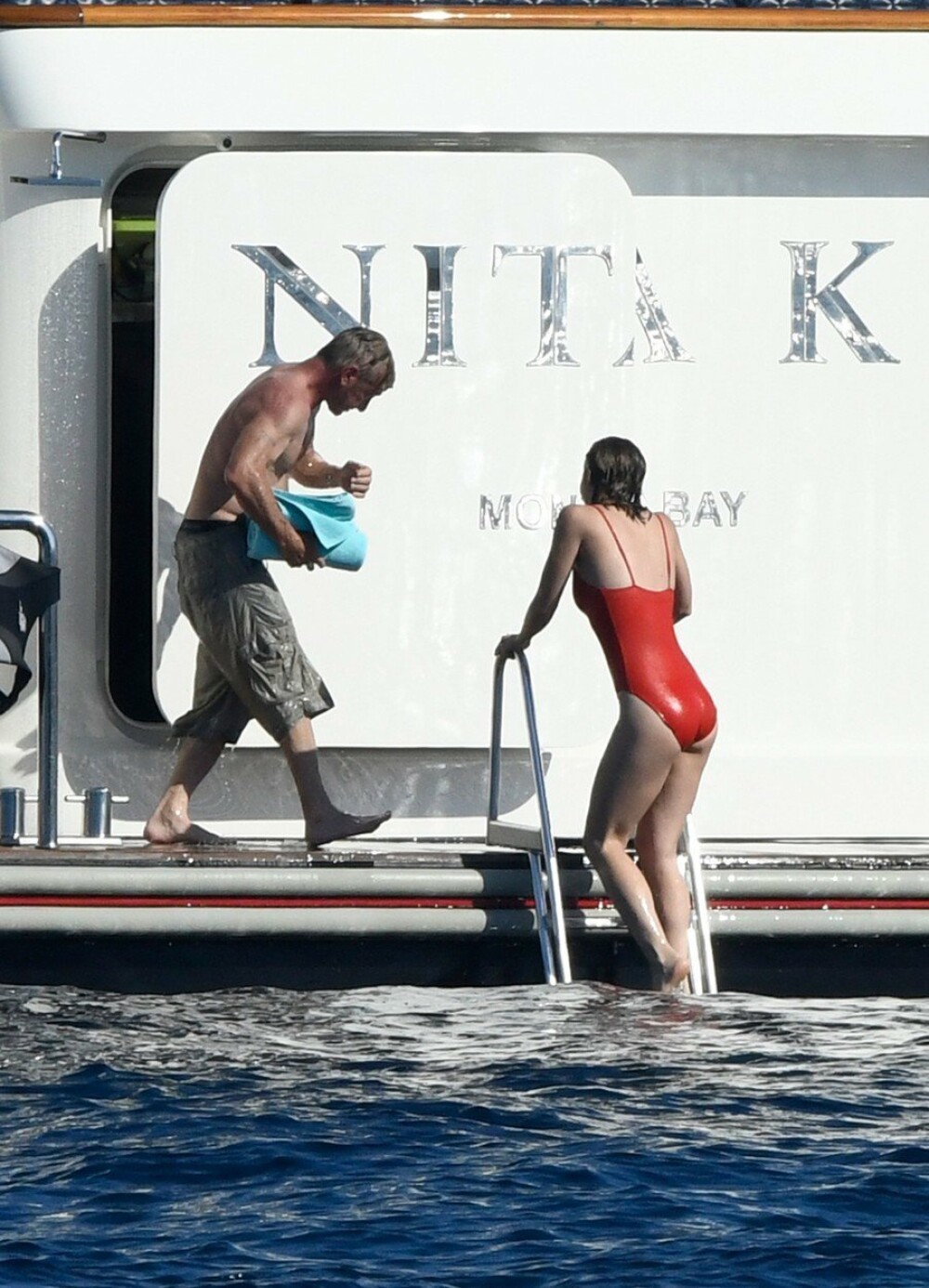Iubita lui DiCaprio, surprinsă într-o ipostază inedită pe plajă. Cum arată tânăra - Imaginea 7