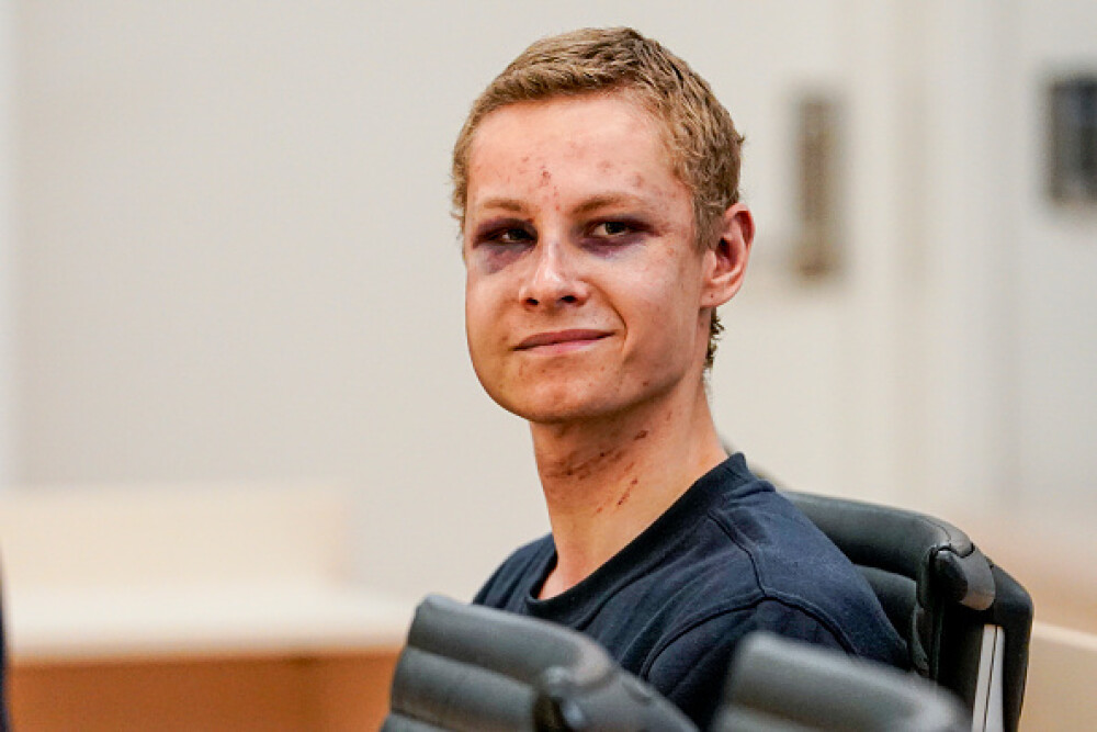 Atacatorul din Oslo a apărut la tribunal cu ochii vineți și zgârieturi pe faţă. FOTO - Imaginea 1