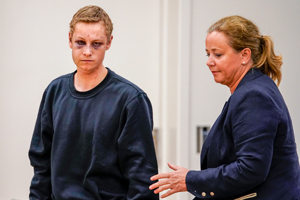 Atacatorul din Oslo a apărut la tribunal cu ochii vineți și zgârieturi pe faţă. FOTO - Imaginea 4