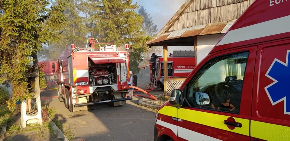 Incendiu puternic la mănăstirea Agafton din Botoșani - Imaginea 1