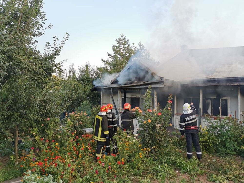 Incendiu puternic la mănăstirea Agafton din Botoșani - Imaginea 4