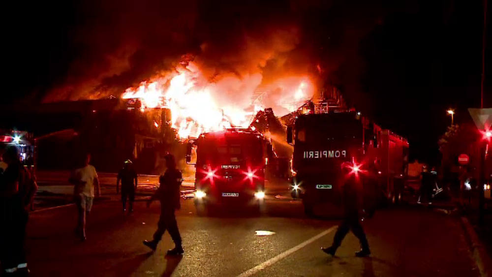 Incendiu devastator în Mamaia. Un popular club de pe litoral a căzut pradă flăcărilor - Imaginea 3