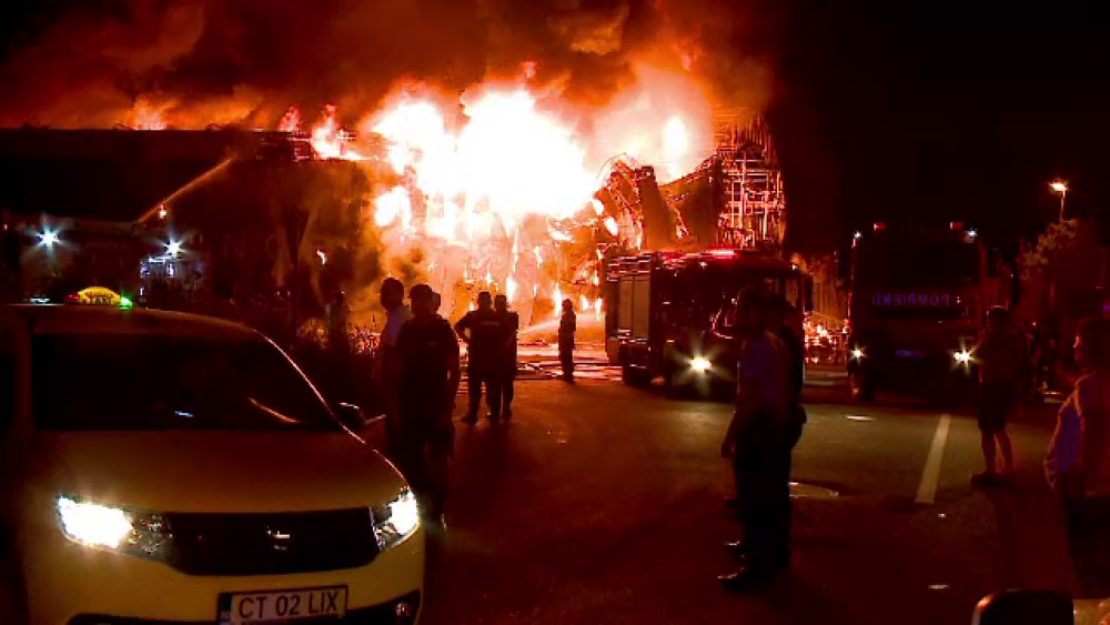 Incendiu devastator în Mamaia. Un popular club de pe litoral a căzut pradă flăcărilor - Imaginea 4