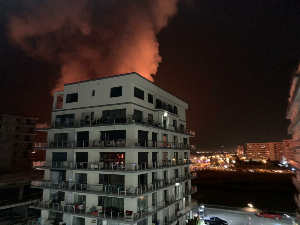 Incendiu devastator în Mamaia. Un popular club de pe litoral a căzut pradă flăcărilor - Imaginea 6