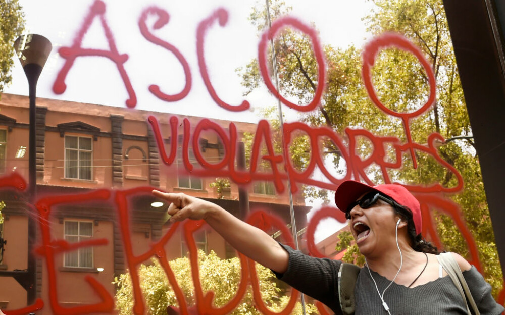 Două adolescente ar fi fost violate de polițiști. Sute de oameni au ieșit în stradă, în Mexic - Imaginea 1