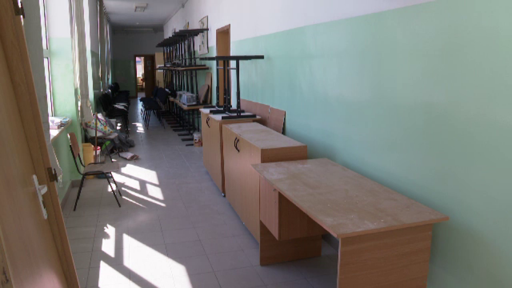 Părinții unor elevi din București au plătit pentru reparații, deși școala are fonduri de 100.000 euro - Imaginea 2