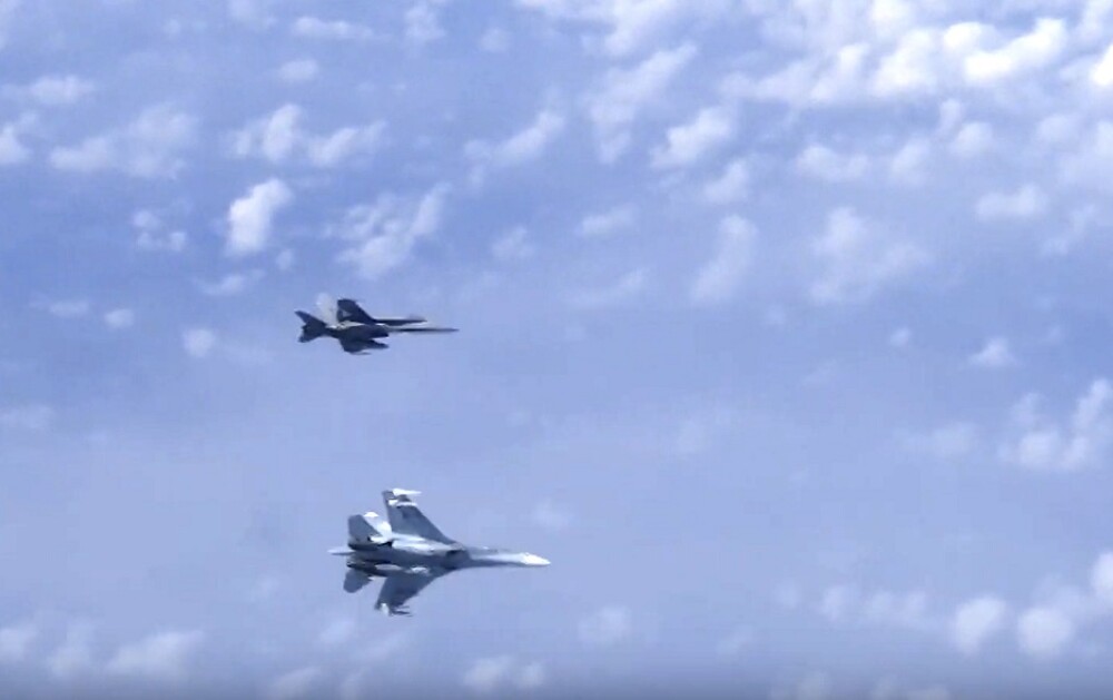 Un avion de vânătoare NATO s-a apropiat de aeronava ministrului rus al Apărării - Imaginea 3