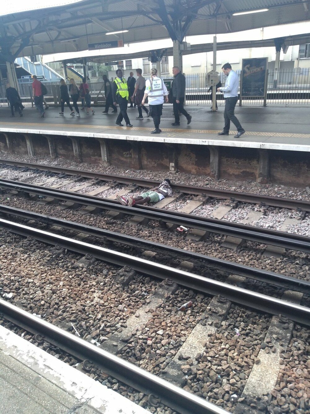 Moarte cumplită pentru un tânăr, într-o gară din Anglia. Martorii, în stare de șoc - Imaginea 2
