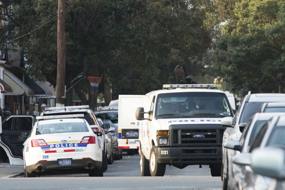 Mai mulți polițiști au fost răniți, în Philadelphia, în urma unui schimb de focuri - Imaginea 4