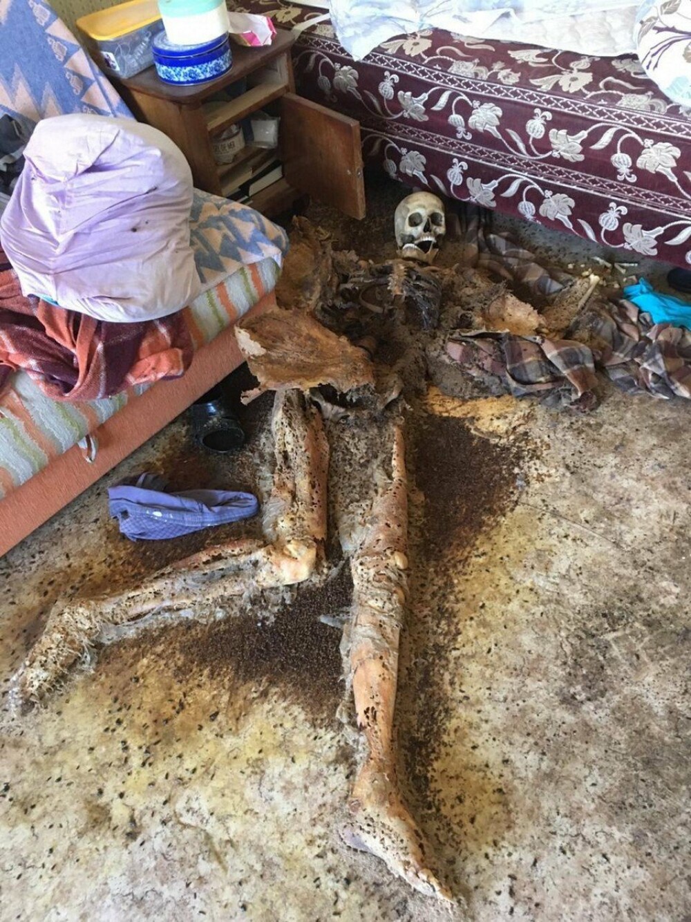 Trupul mumificat al unui bărbat din Rusia, descoperit în apartamentul său: FOTO - Imaginea 3