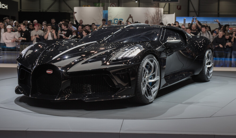 Cea mai scumpă mașină din istorie. Noul model Bugatti, cumpărat cu 16.800.000 €. FOTO - Imaginea 7
