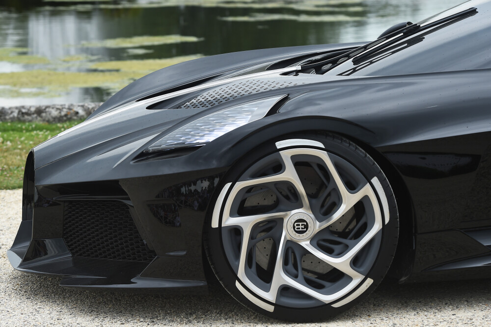 Cea mai scumpă mașină din istorie. Noul model Bugatti, cumpărat cu 16.800.000 €. FOTO - Imaginea 8