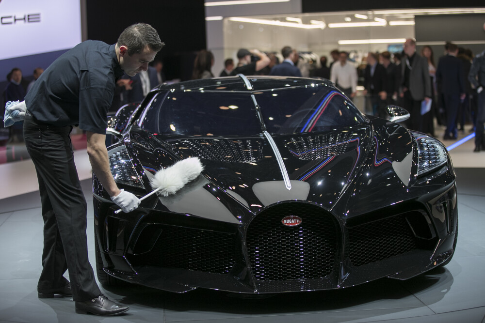 Cea mai scumpă mașină din istorie. Noul model Bugatti, cumpărat cu 16.800.000 €. FOTO - Imaginea 9