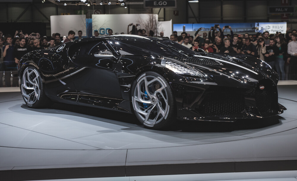 Cea mai scumpă mașină din istorie. Noul model Bugatti, cumpărat cu 16.800.000 €. FOTO - Imaginea 12