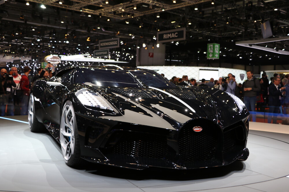 Cea mai scumpă mașină din istorie. Noul model Bugatti, cumpărat cu 16.800.000 €. FOTO - Imaginea 13