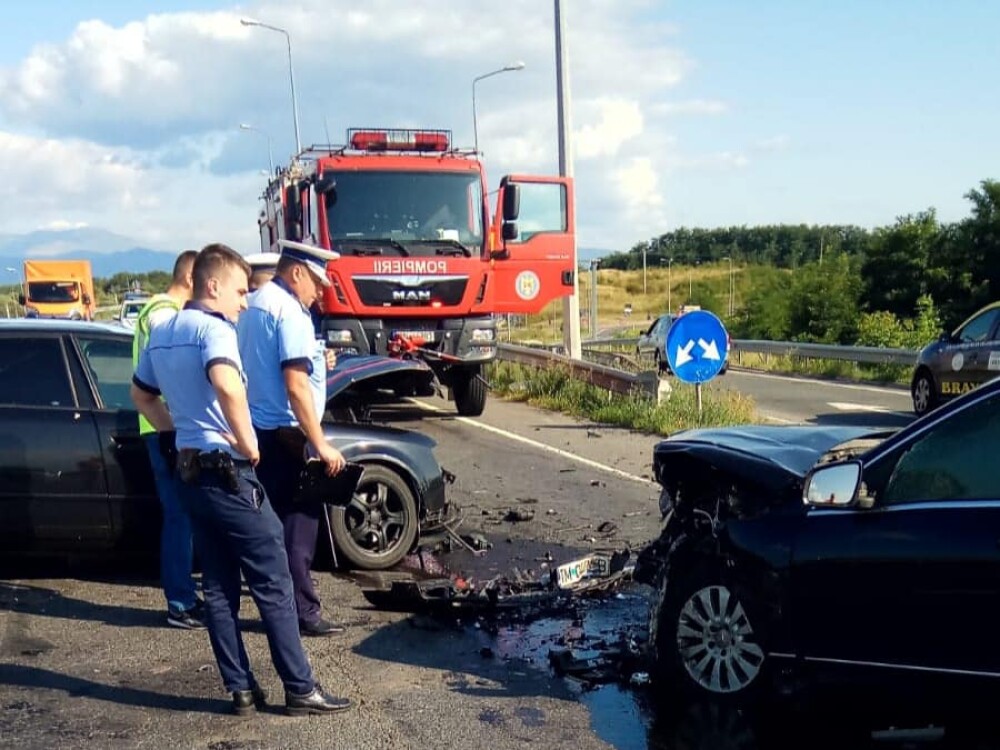 Patru răniți într-un accident pe centura din Caransebeș. Ce a făcut un șofer înainte. FOTO - Imaginea 3