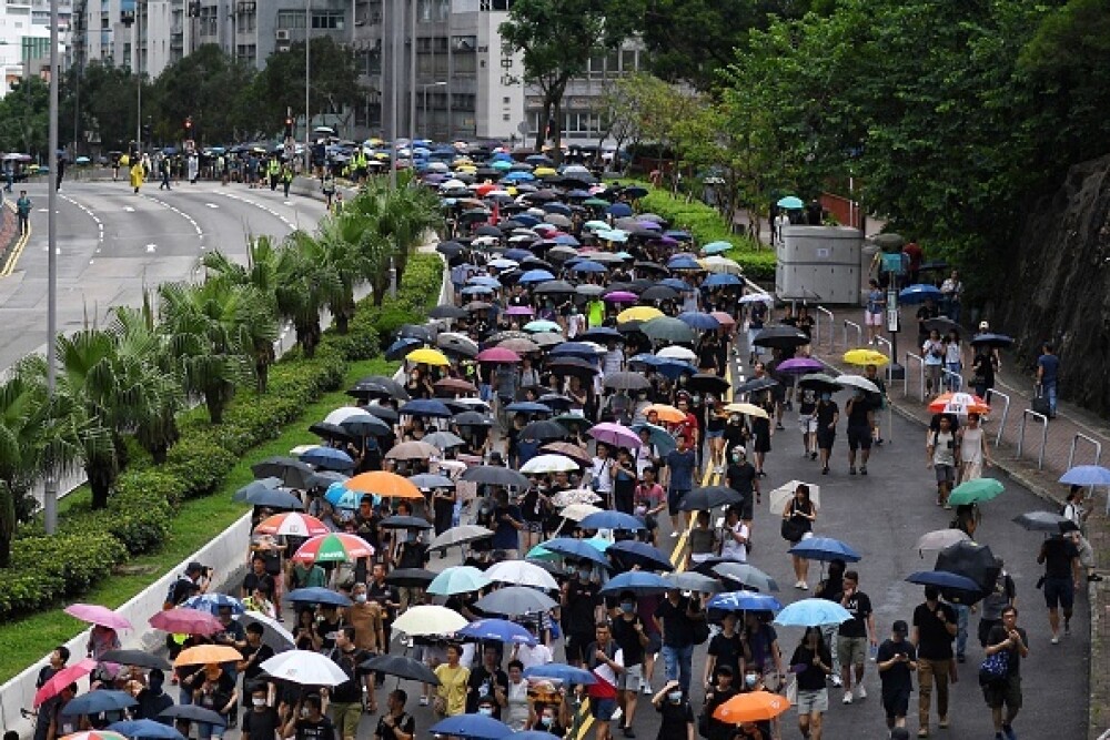 Mii de profesori, în stradă la Hong Kong. Armata chineză poate interveni oricând - Imaginea 2